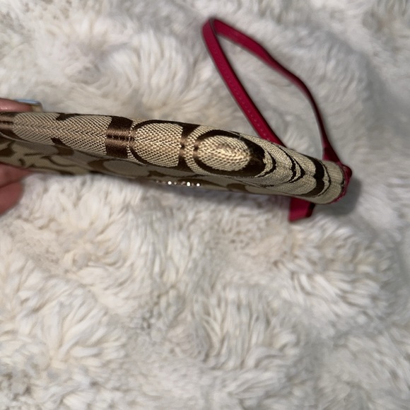 COACH WRISTLET WITH PINK TRIM - Picture 5 of 9